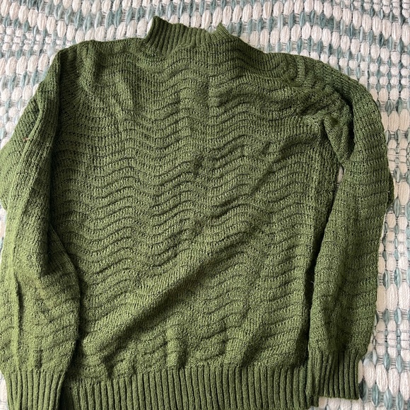YAS Retails for $200, gently worn, Sz M Forest GN, knit mock turtleneck sweater - Picture 4 of 5
